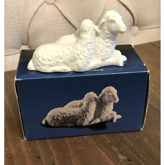 VINTAGE AVON NATIVITY  SHEEP FIGURINE - Picture 3 of 6
